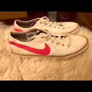 Nike canvas, pink swish 🥰